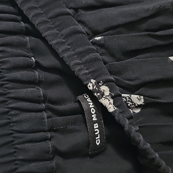 Club Monaco - Picture 2 of 4